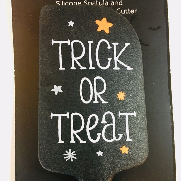 Halloween Trick or Treat Spatula Candy Corn Cutter - Picture 2 of 6